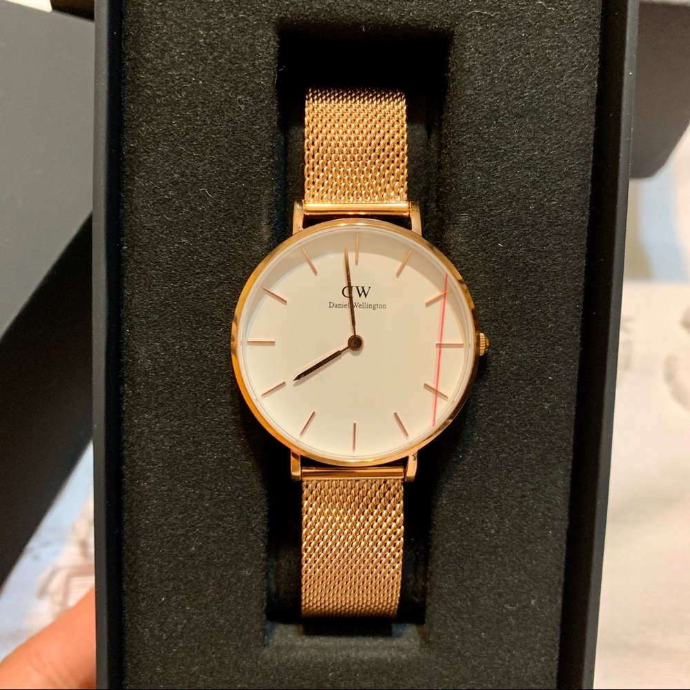 New never worn 32 mm rose gold Daniel Wellington watch